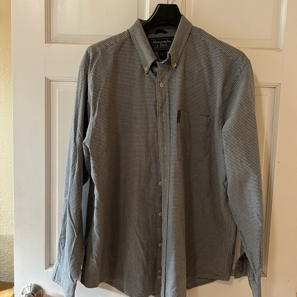 Abercrombie & Fitch Blue Checkered Casual Button Down Shirt -L